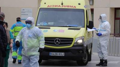 Foto referencial de médicos en España. AFP