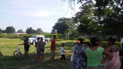 Vecinos de la zona avisaron a la policía sobre la mujer muerta. Foto: LAPENSA.