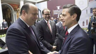 El exgobernador del estado mexicano de Chihuahua César Duarte es acusado de un desvío de dinero y otros delitos electorales.