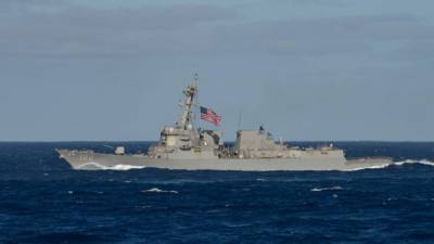 El destructor de misiles guiados clase Arleigh Burke USS Kidd transita por el Océano Pacífico. Foto: AFP/Archivo