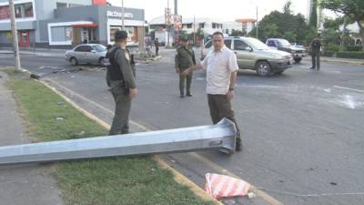 La mañana de ayer, el alcalde Armando Calidonio supervisó las labores de limpieza y verificó los daños causados en el Monumento a la Madre.