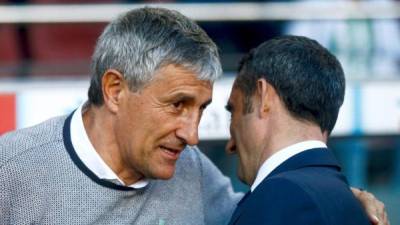 Quique Setién reemplaza a Ernesto Valverde en el banquillo del Barcelona, según prensa española.