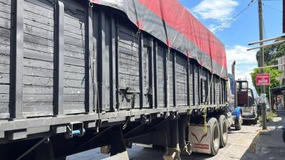 Camión en el que viajaban hacinados en cajas los 303 migrantes, entre ellos hondureños, en México.