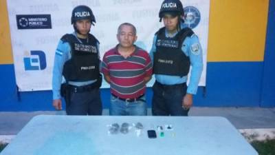 El policía clase 1, Olvin Osorto, dijo que el docente Hernández no pudo explicar por qué la droga se encontraba en su carro.