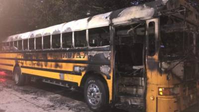 Imagen del bus incendiado de la Ruta 7.