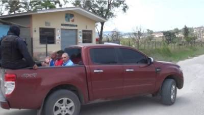 Los privados de libertad durante el traslado.