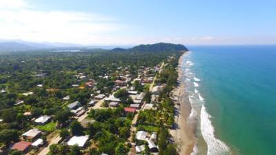 Triunfo de la Cruz se ubica a diez kilómetros de Tela, Atlántida.