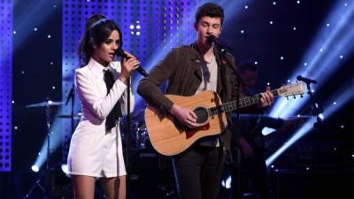 Camila Cabello y Shawn Mendes podrían interpretar “I know what you did last summer”, su éxito del 2015.