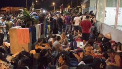Procedentes de Ecuador, desde hace un mes, unos cinco mil cubanos siguen en Costa Rica ante cierre de frontera de Nicaragua.