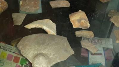 Durante los trabajos de excavación para la instalación de una tubería los pobladores descubrieron fragmentos de vasijas de barro que pertenecieron al pueblo lenca.