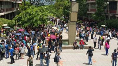 Estudiantes sacaron a universitarios que recibían clases en los diferentes edificios de la Unah.