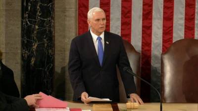 Pence fue evacuado apenas segundos antes de que la turba ingresara al Capitolio./