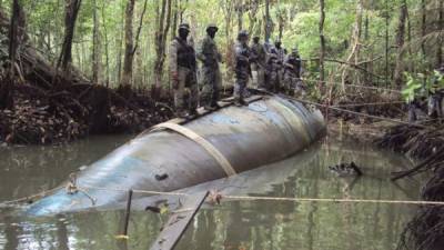 Los narcosubmarinos son construidos por traficantes en los manglares de Colombia.