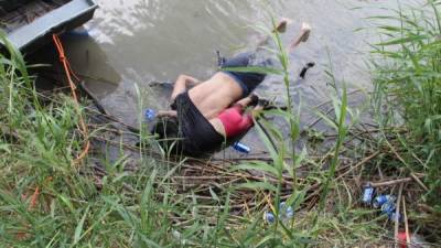 Un agente afirmó que la imagen de los migrantes salvadoreños que se ahogaron en el río Bravo era falsa.