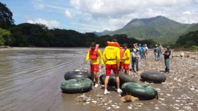 Equipos de bomberos buscaron sin descanso desde el jueves y este fin de semana encontraron los dos cuerpos.