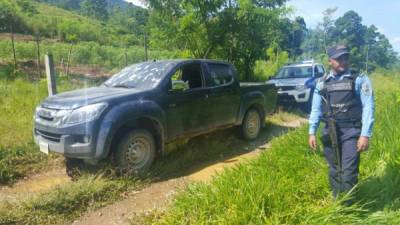 El vehículo de la familia quedó perforado a balazos.