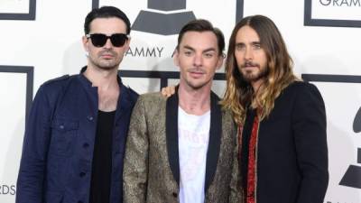 30 seconds to mars fue fundada en 1998. Está integrada originalmente por tres miembros: Tomo Milicevic (bajo, sintetizador), Shannon Leto (batería) y Jared Leto (voz, guitarra).