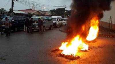 Los conductores dicen que recibieron una pancarta de los mareros donde los amenazaban a muerte.