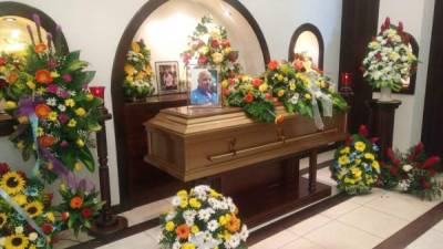 Los restos del periodista son velados en la ciudad de San Pedro Sula, zona norte de Honduras.