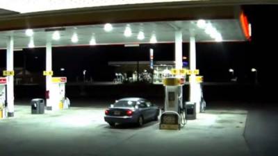 La mujer aprovechó el momento en que el secuestrador se detuvo en una gasolinera y dejó solo el vehículo.