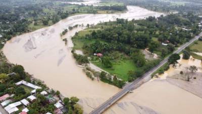 Esta sábado se reportó el desbordamiento del río Tegucigalpita en Omoa, Cortés.