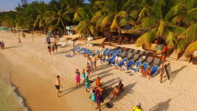 Roatán se encuentra en el departamento de Islas de la Bahía.