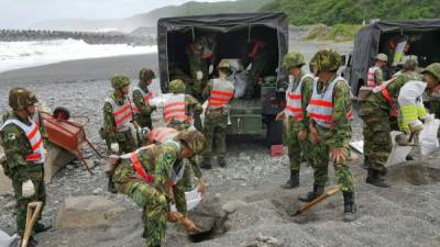 Miles de soldados fueron desplegados en Taiwán para ayudar en las tareas de rescate.