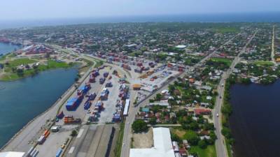 Puerto Cortés, que depende en un 80% de la actividad portuaria, no ha logrado modernizarse.