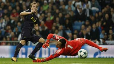 Con una gran actuación Keylor Navas le impidió a Kane marcar en el Bernabéu.