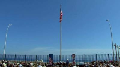 El jefe de la diplomacia de EUA presidió la ceremonia del izamiento de la bandera en la embajada de su país en La Habana.