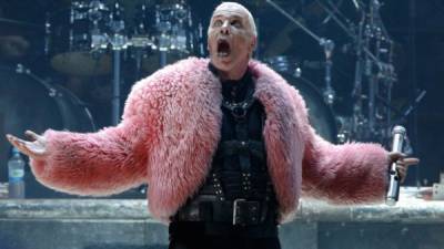Till Lindemann, vocalista de la banda alemana Rammstein.