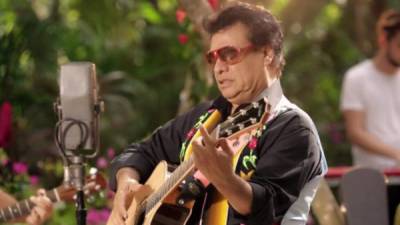 Juan Gabriel interpretó la versión de 'Gracias al sol' como parte del álbum tributo 'Quiero Creedence'.