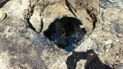 En este lugar de Urraco Pueblo de El Progreso, Yoro, se suponía que había petróleo, sin embargo, las autoridades dijeron que lo que se halló fue un barril de metal con aceite quemado.