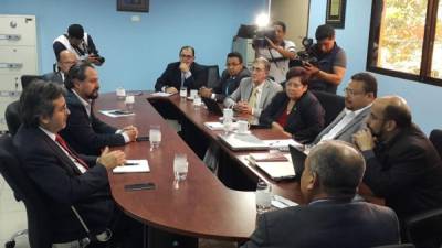 Los miembros de la Comisión Depuradora de la Policía se reunieron la semana anterior con personal de la Maccih.