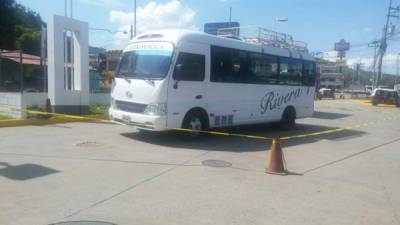 El hecho violento ocurrió en el interior de este bus interurbano.