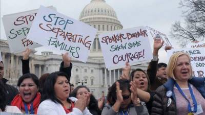 Un grupo de activistas del Movimiento por una Reforma Migratoria Justa (FIRM, por sus siglas en inglés), se manfiestan en Washington D.C. EFE/Archivo