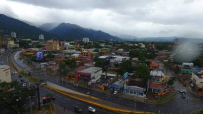 San Pedro Sula este domingo luce con nubosidad y las temperaturas no pasarán de los 22 grados centígrados.