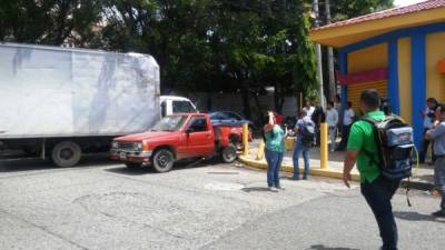 El accidente se registró entre la 10 calle y la 12 avenida del barrio Suyapa de San Pedro Sula.