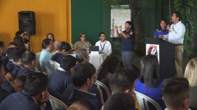 El foro contó con la asistencia de alumnos de los centros educativos públicos de la ciudad.