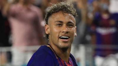 Neymar, de 25 años y tercero en el Balón de Oro 2015, es considerado como el jugador con mayor potencial deportivo y de marketing del mundo.