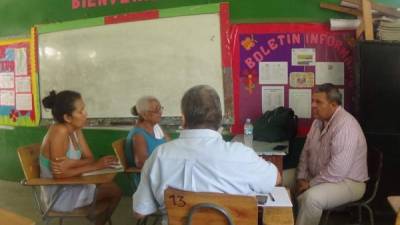 Docentes coordinadores de la vinculación compartiendo con los pobladores de San Manuel.