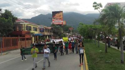 Los universitarios se manifestaron a lo largo del bulevar Roberto Micheletti de San Pedro Sula.