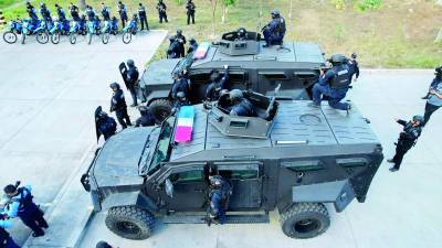 <b>Dos vehículos blindados Black Mamba llegaron la noche del miércoles a San Pedro Sula.</b>