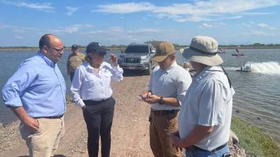 Anabel Gallardo, presidenta del Cohep dialoga con líderes de la industria camaronera del sur del país