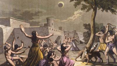 Para las antiguas civilizaciones, como en el caso de los mayas, el eclipse significaba lo que vendría, como ser guerras, hambre, sequías, y aún hoy se piensa que afecta a las mujeres embarazadas porque el niño puede salir con daños corporales.