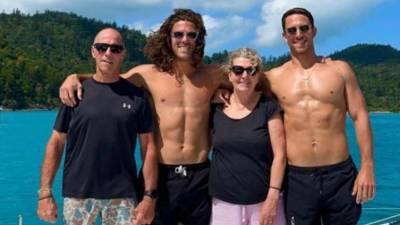 Los padres de los surfistas australianos desaparecidos en México viajaron a Baja California para identificar los cuerpos de sus hijos.