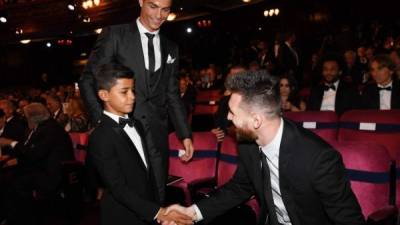 El hijo de Cristiano es fan de Lionel Messi.