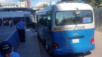 Foto del bus que intentaron asaltar en Tegucigalpa. Foto tomada de @radioamericahn