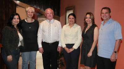 Francia Quintana, Ángela Stassano, Roger Valladares, Claudia Sandoval, Karen Duarte y Luis Larach presidieron el jurado.