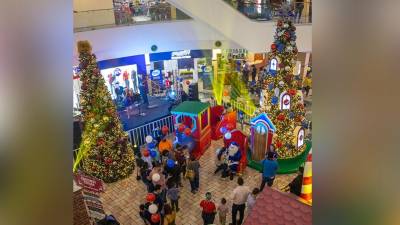 Los sampedranos fueron testigos del encendido del Árbol de Pepsi en Mall Galerías, en San Pedro Sula.